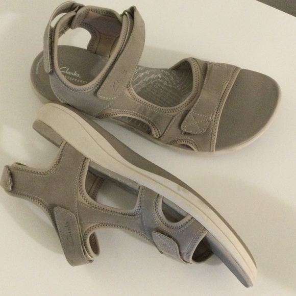 Clarks US 11 Tan Sandals - Picture 2 of 3